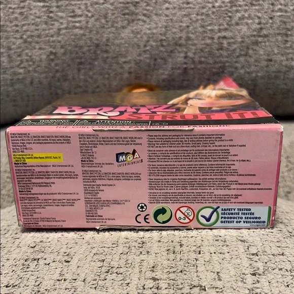 Bratz Fianna Doll - 2012 - Picture 12 of 15